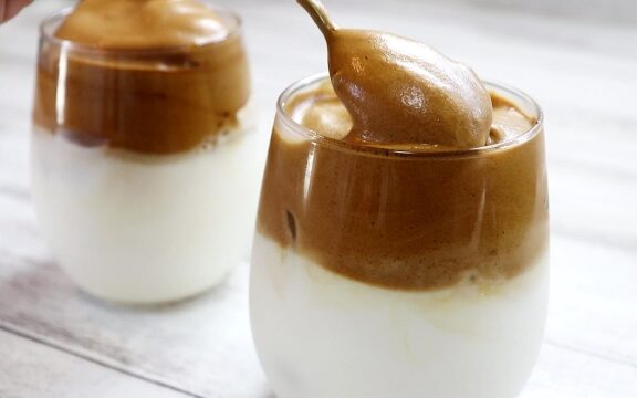ダルゴナコーヒーとは？韓国発おうちカフェブームと札幌で楽しめるおすすめ店