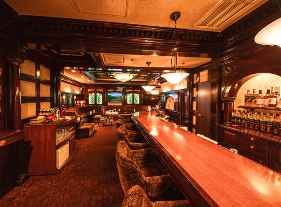 バーの歴史を徹底解説！古代から現代までの酒場文化と日本のバー発展の軌跡とは